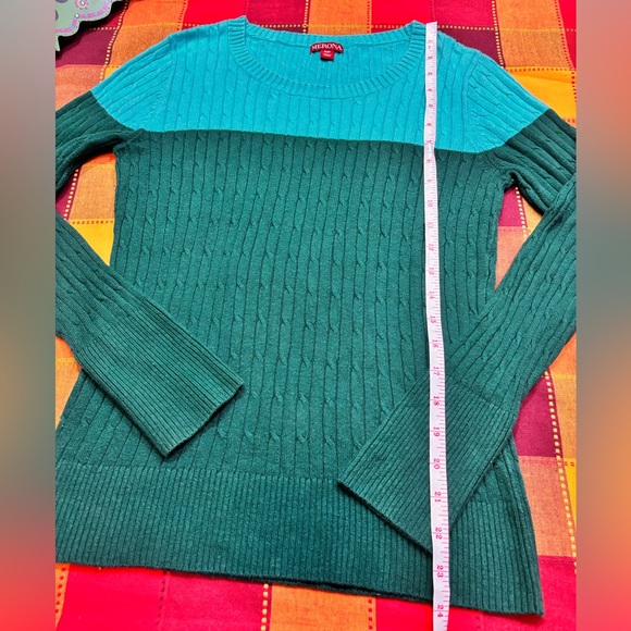 Two-Tone Green Women's Sweater - Picture 6 of 11